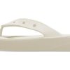 Tongs à plateforme classiques Crocs (femmes) (beige) 207714-2Y2