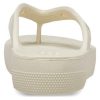Tongs à plateforme classiques Crocs (femmes) (beige) 207714-2Y2